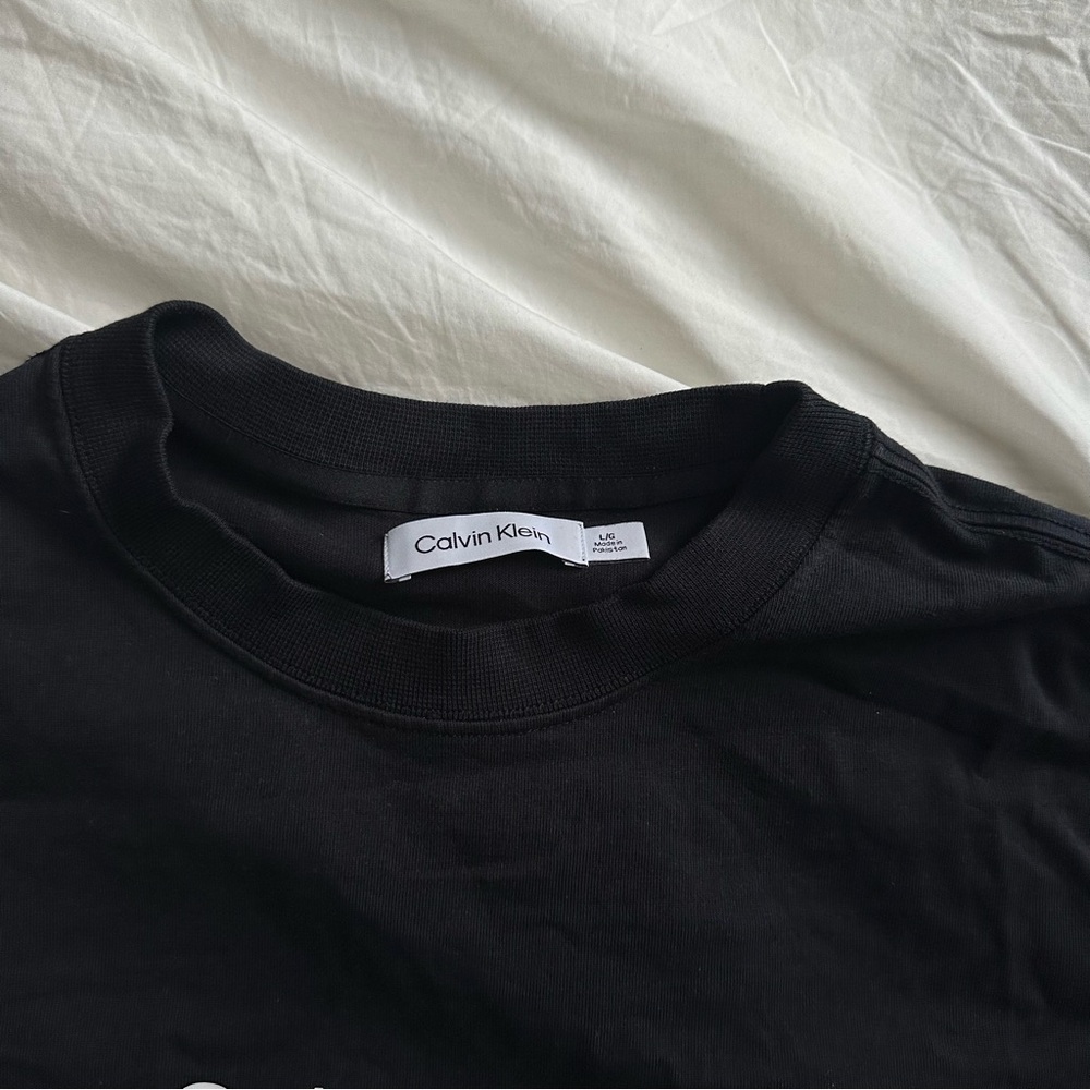 Calvin Klein / Black Logo T-Shirt / Size Large - Picture 4 of 5